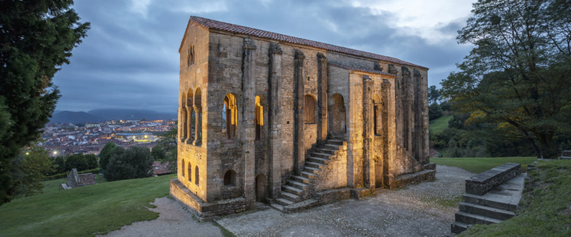 Santa María del Naranco en Oviedo, Asturias (España)