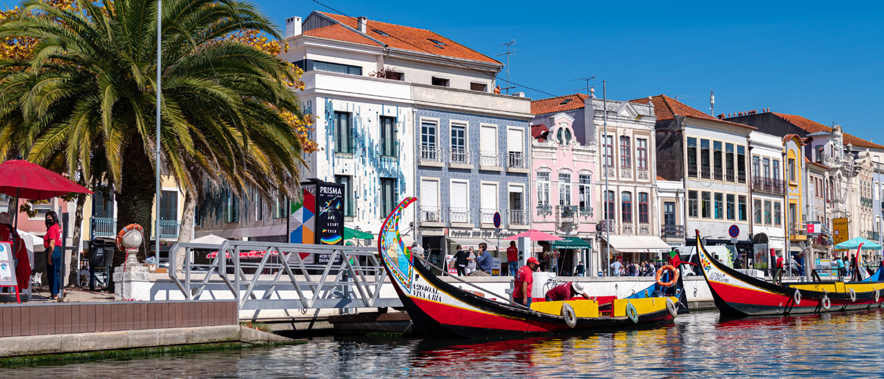 Canal de la ciudad de Aveiro en Portugal