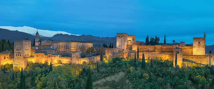 La Alhambra de Granada iluminada