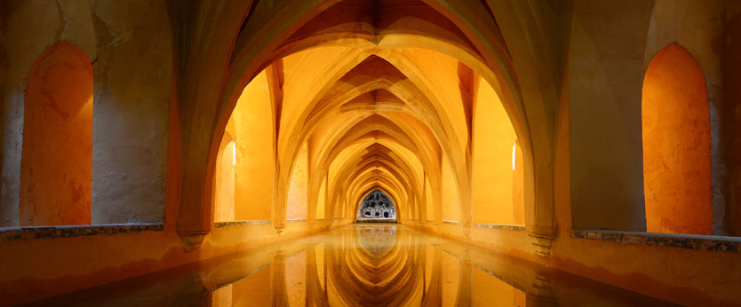 Interior del Alcázar de Sevilla en Andalucía (España)
