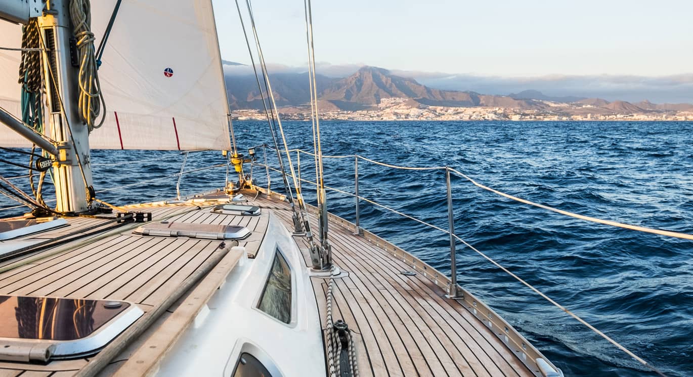Recorrer las costas de Tenerife en un velero