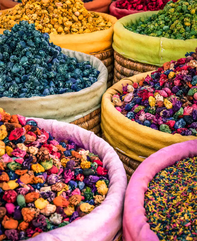 Detalle de una tienda de especias en Marruecos