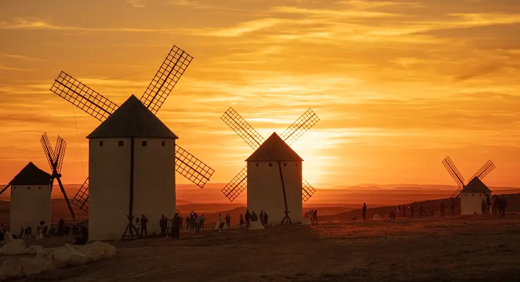 Atardecer en Campo de Criptana, Ciudad Real (España) Atardecer en Campo de Criptana, Ciudad Real (España)
