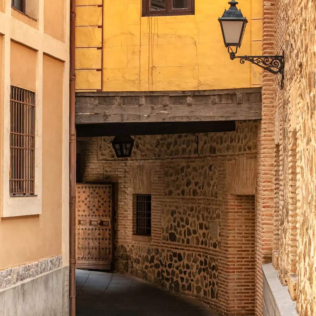 Calles estrechas de Toledo, España Calles estrechas de Toledo, España